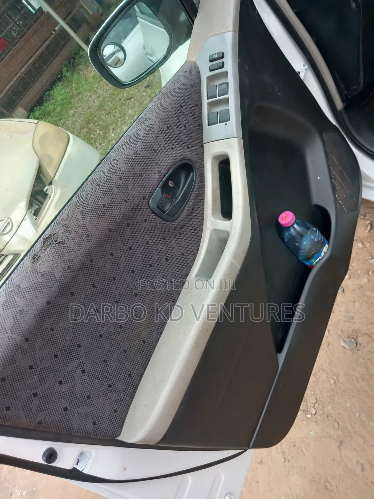 Toyota Vitz 2010 White