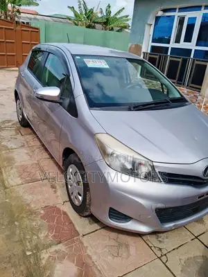 Toyota Vitz 1.3 AWD 5dr 2012 Silver