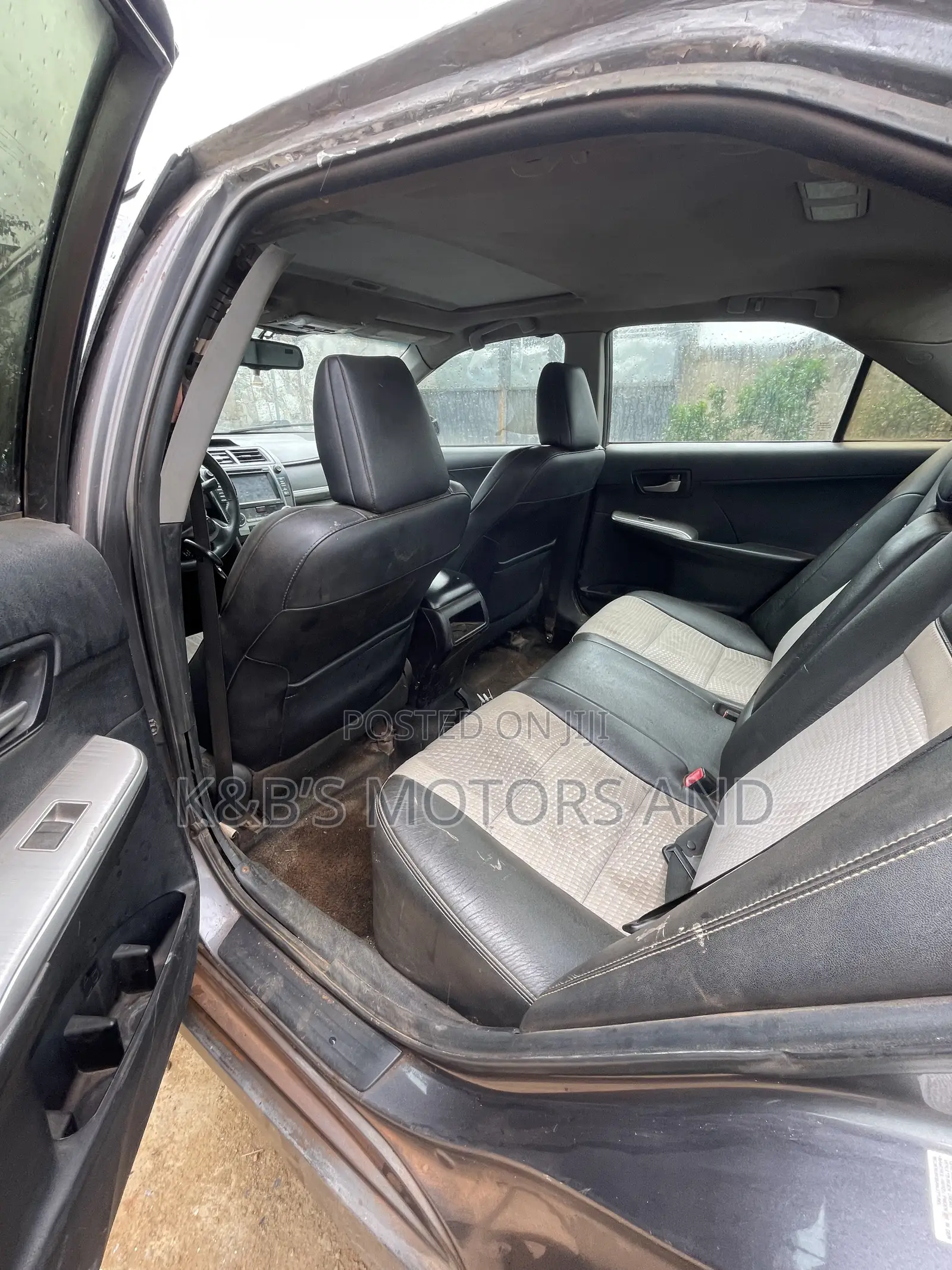 Toyota Camry SE Sport 4dr Sedan w/Prod. End 11/13 (2.5L 4cyl 6A) 2014 Gray