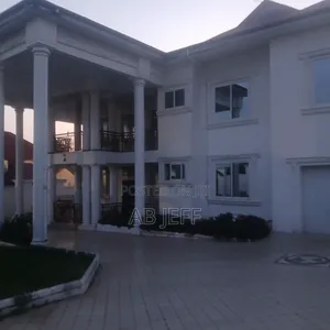 7bdrm House in Hiltop Executive, Kumasi Metropolitan for sale