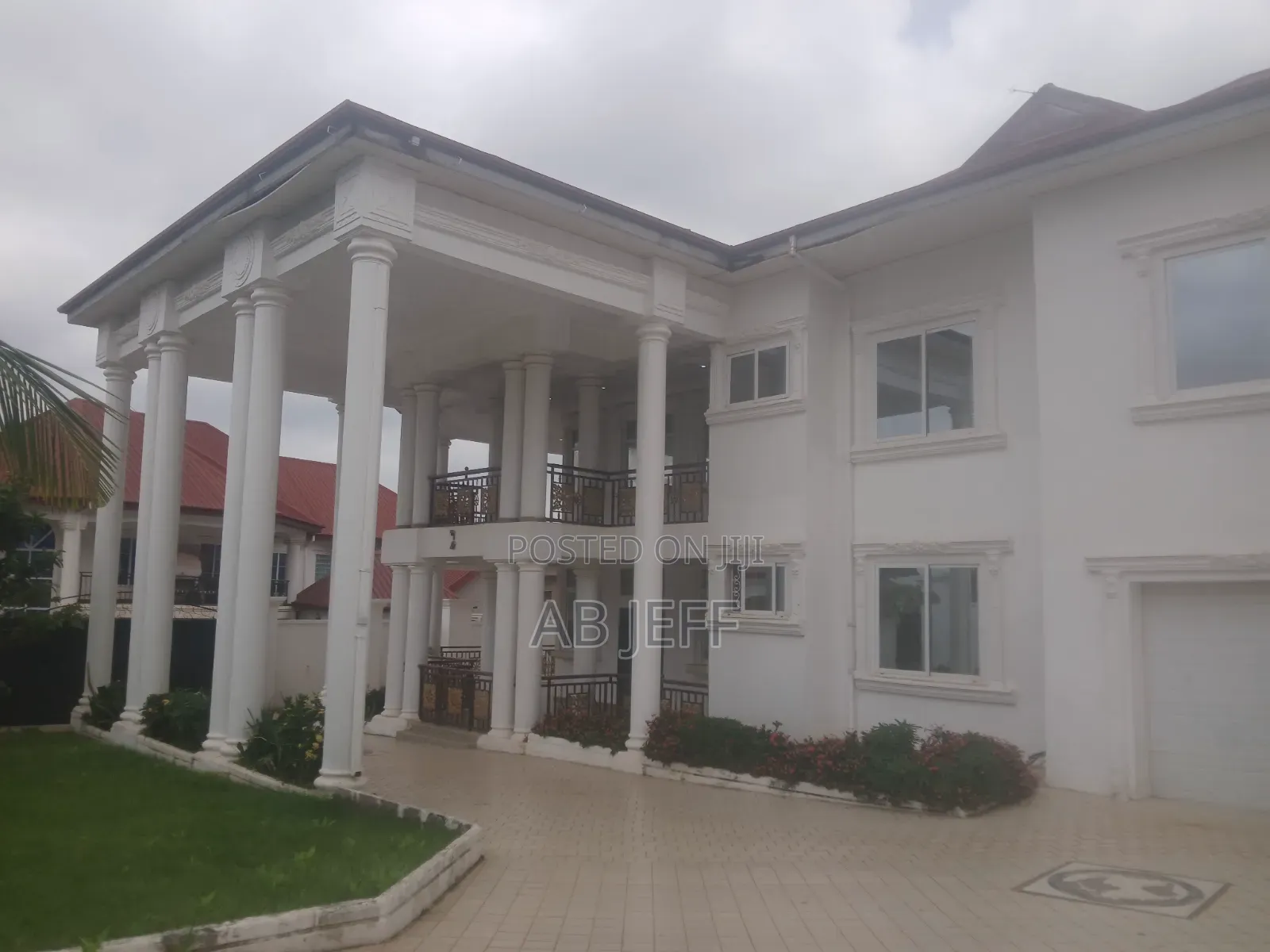 7bdrm House in Hiltop Executive, Kumasi Metropolitan for sale