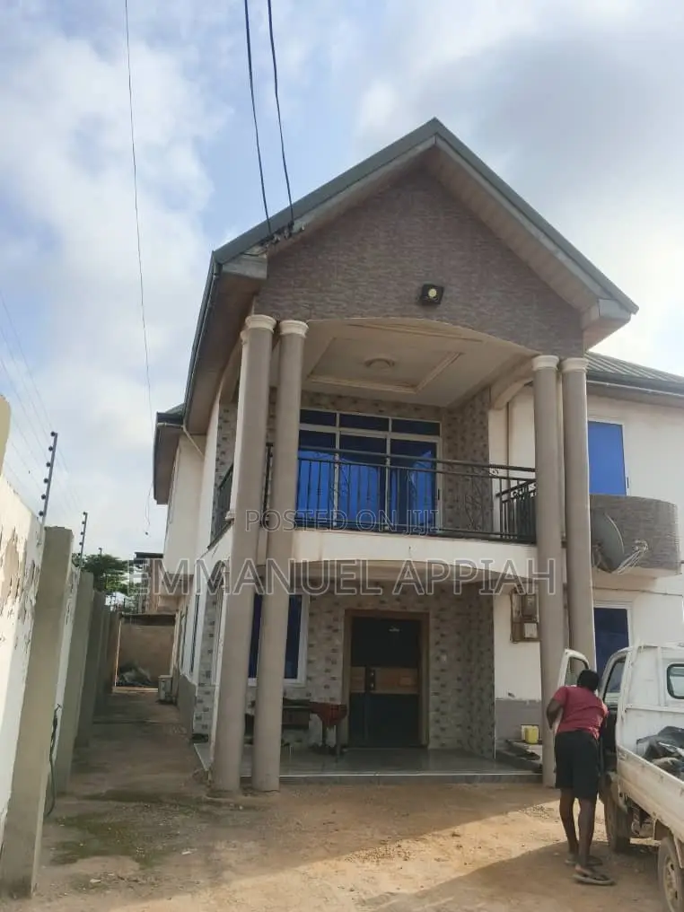 4bdrm House in Madina for sale