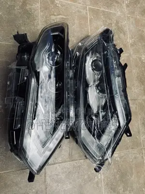Nissan Rogue 2017-2018 Headlights Full LED Available