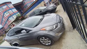 Hyundai Elantra Limited Sedan FWD (1.8L 4cyl 6A) 2013 Gray