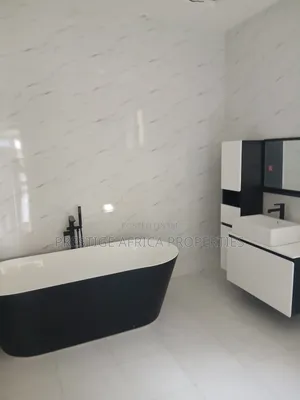5bdrm Apartment in Accra Metropolitan for sale