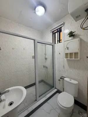 5bdrm House in Community 20 Estate, Spintex for rent