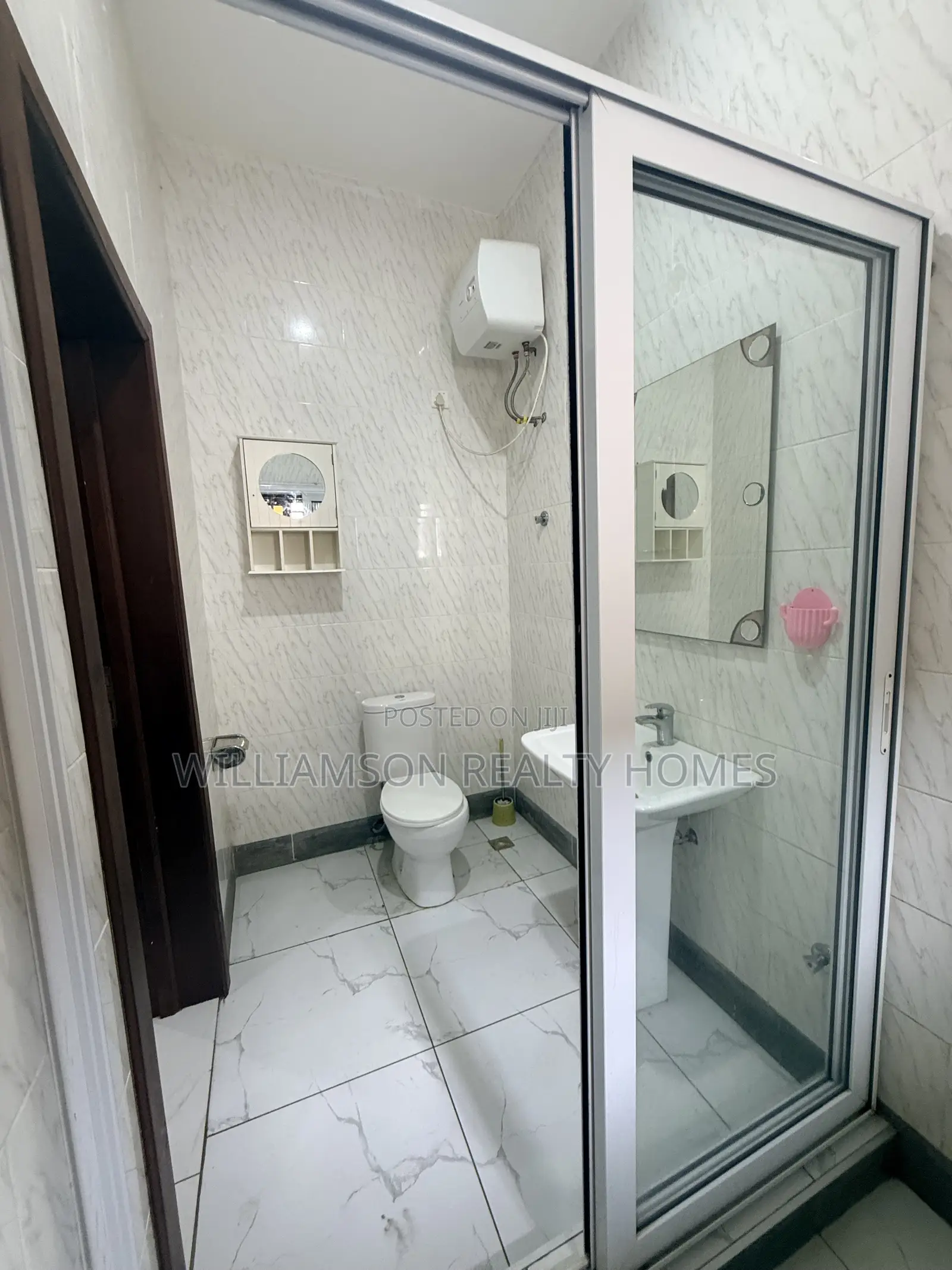 5bdrm House in Community 20 Estate, Spintex for rent