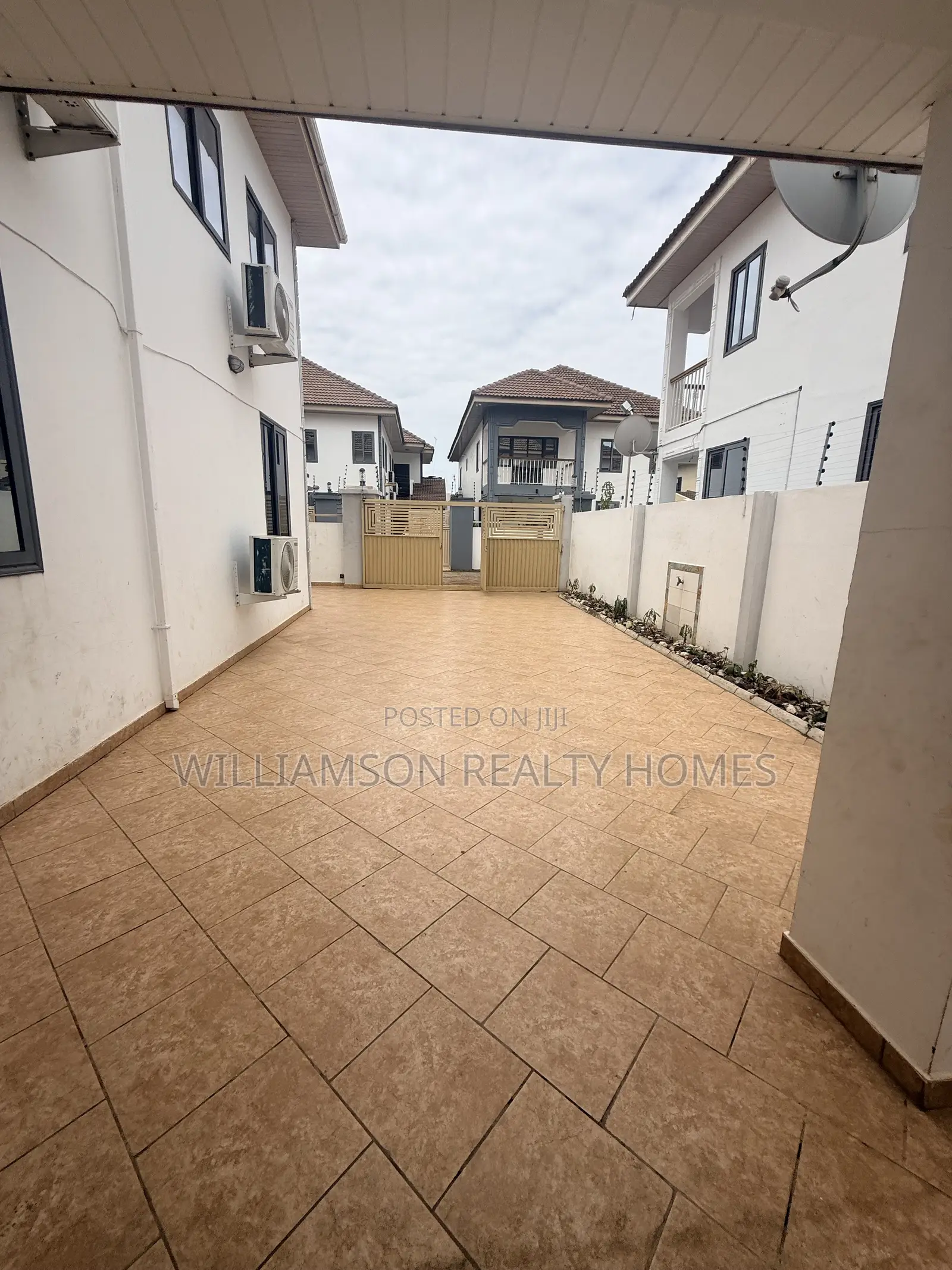 5bdrm House in Community 20 Estate, Spintex for rent