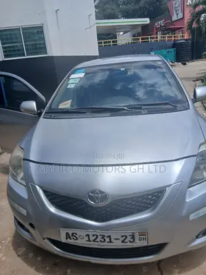 Toyota Belta 2010 Silver