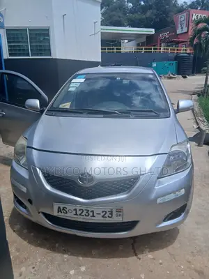 Toyota Belta 2010 Silver