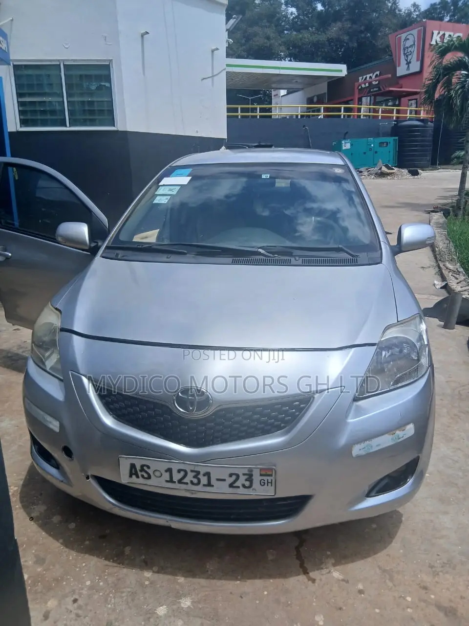 Toyota Belta 2010 Silver