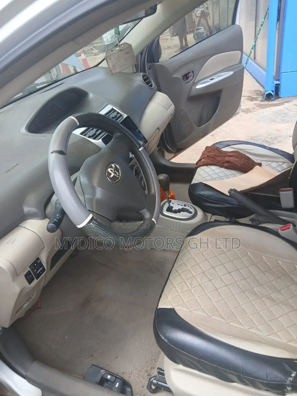 Toyota Belta 2010 Silver