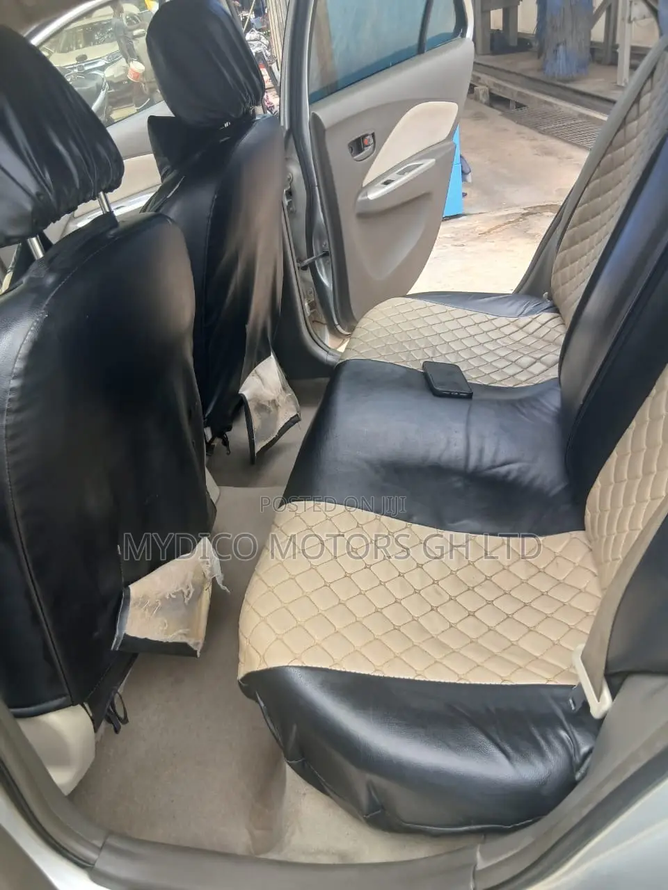 Toyota Belta 2010 Silver
