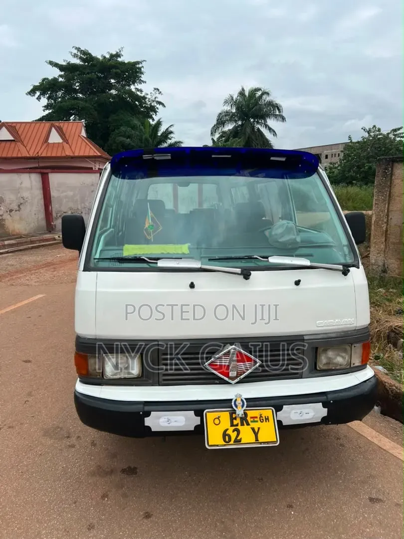 Nissan Caravan (Urvan) 1999 White