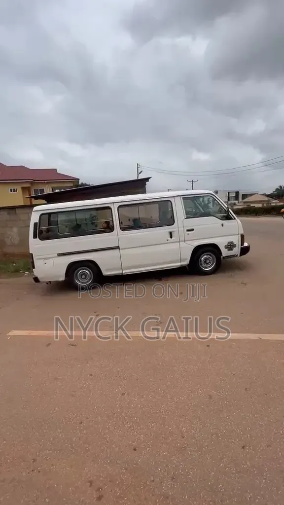 Nissan Caravan (Urvan) 1999 White