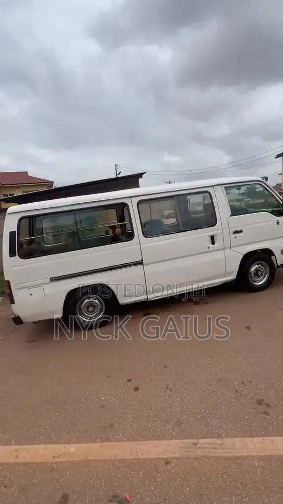 Nissan Caravan (Urvan) 1999 White