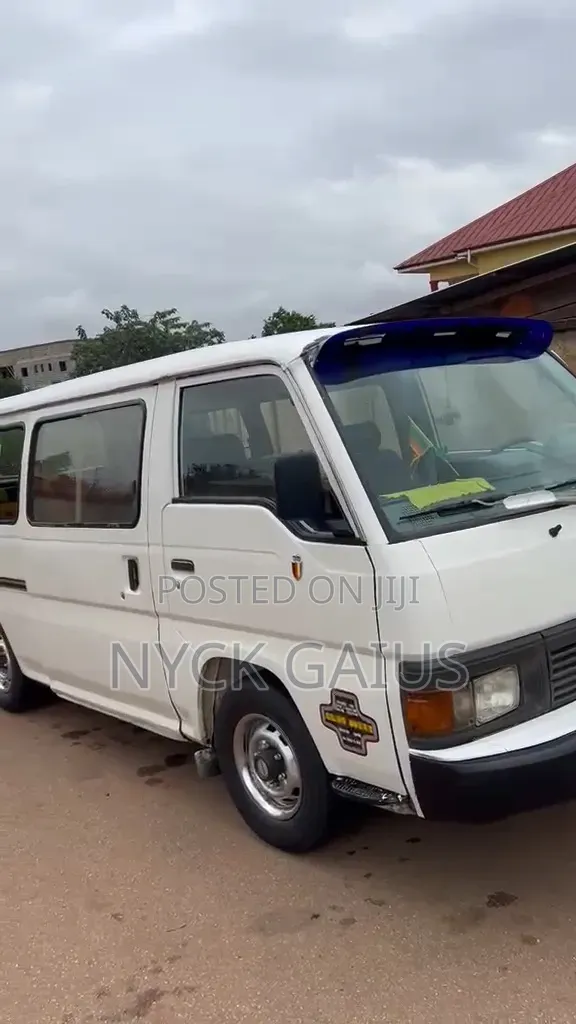 Nissan Caravan (Urvan) 1999 White