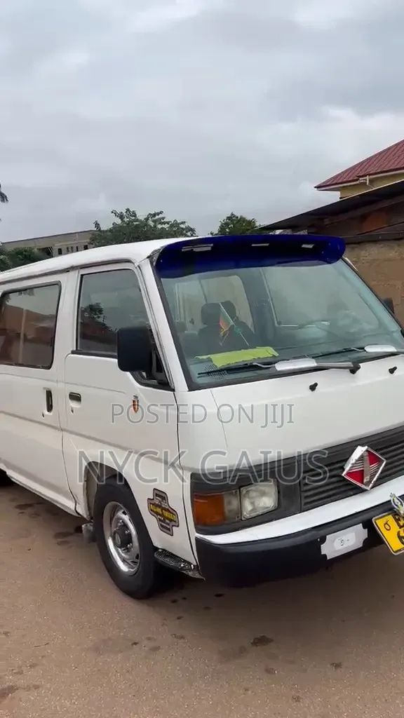 Nissan Caravan (Urvan) 1999 White