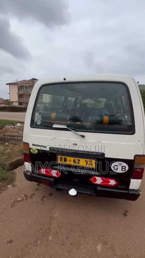 Nissan Caravan (Urvan) 1999 White