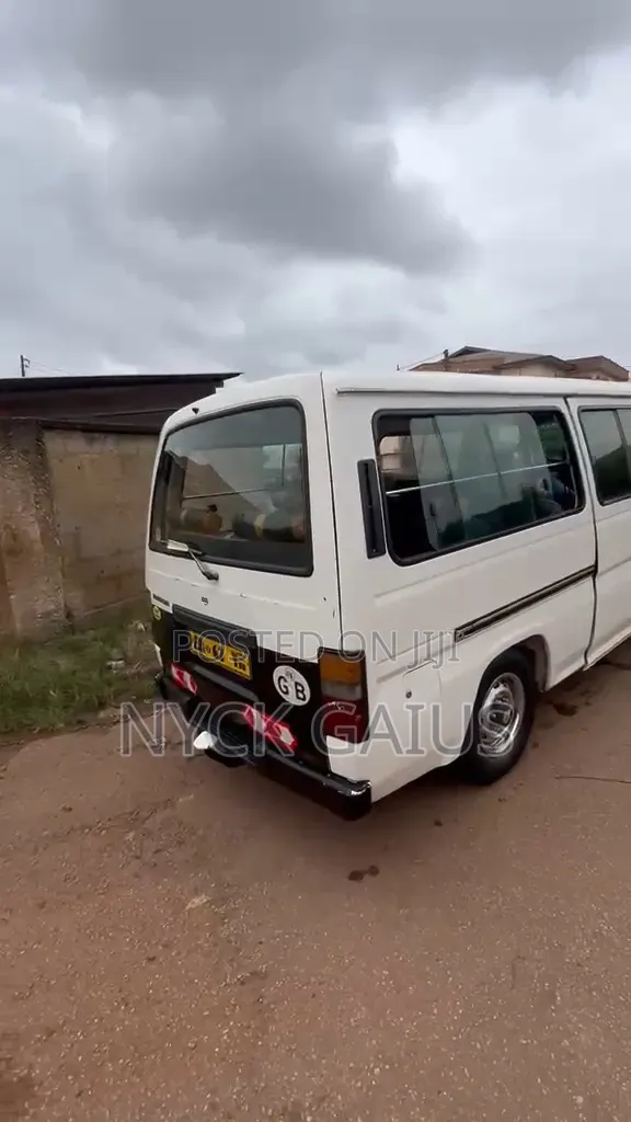 Nissan Caravan (Urvan) 1999 White