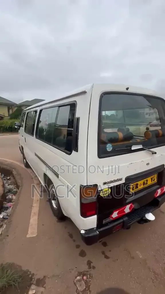 Nissan Caravan (Urvan) 1999 White