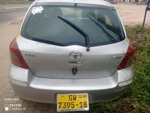 Toyota Yaris 2010 Silver