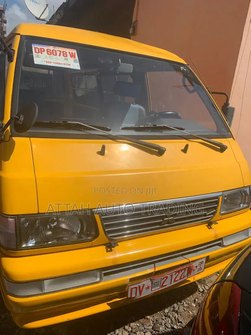 Mitsubishi L300 1999 Green