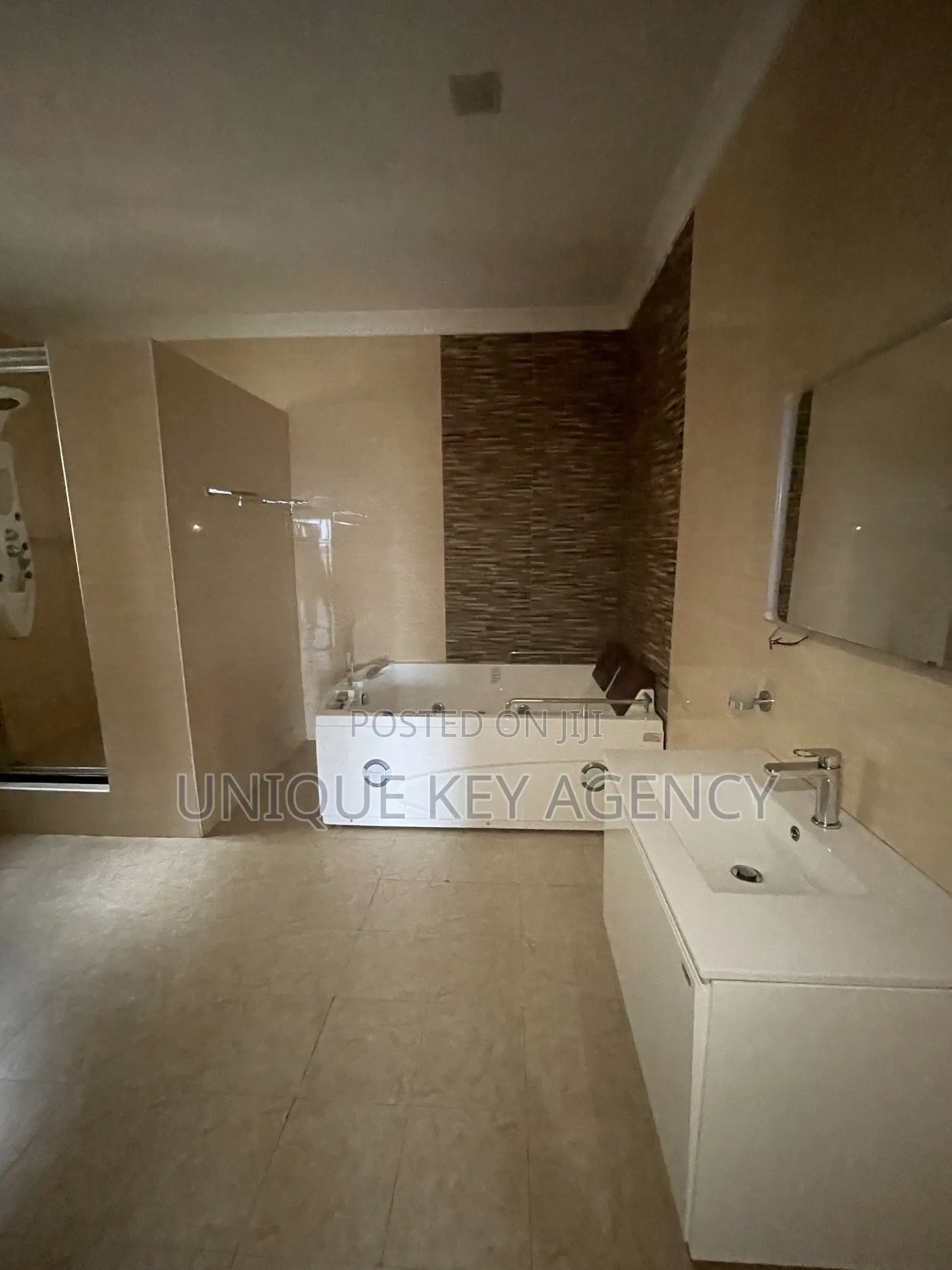 5bdrm House in Unique Key Agency, East Legon for rent