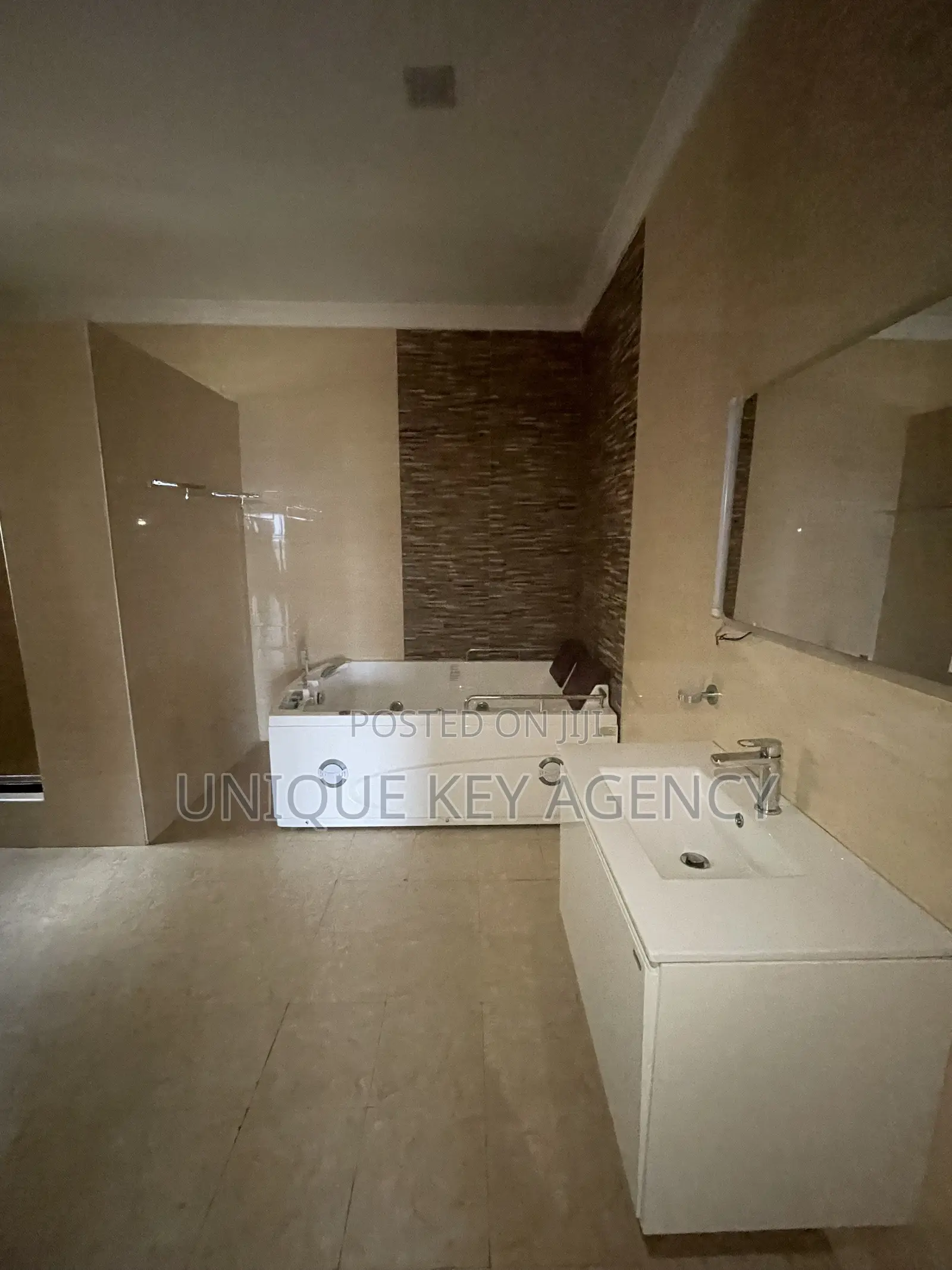 5bdrm House in Unique Key Agency, East Legon for rent
