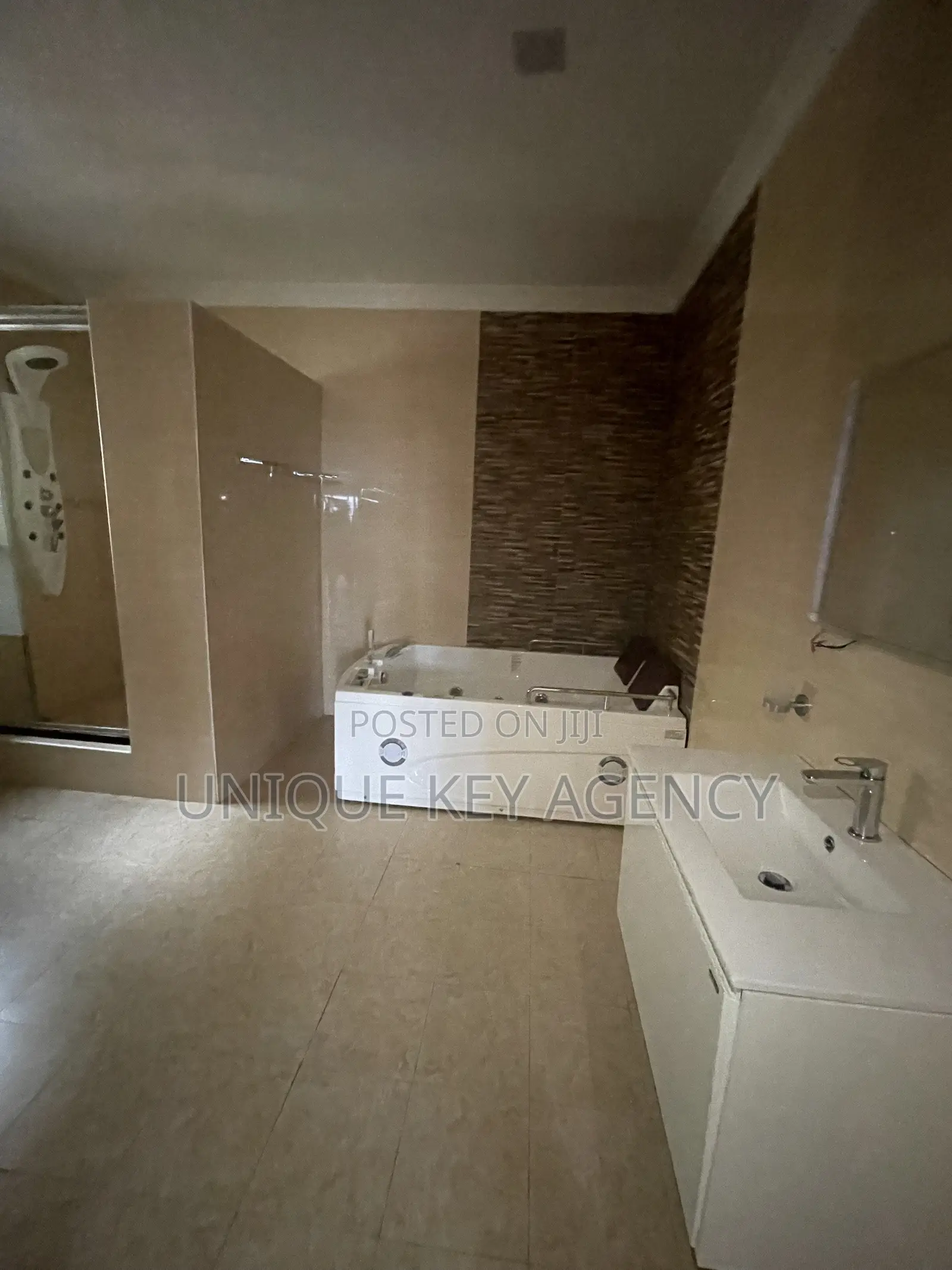 5bdrm House in Unique Key Agency, East Legon for rent