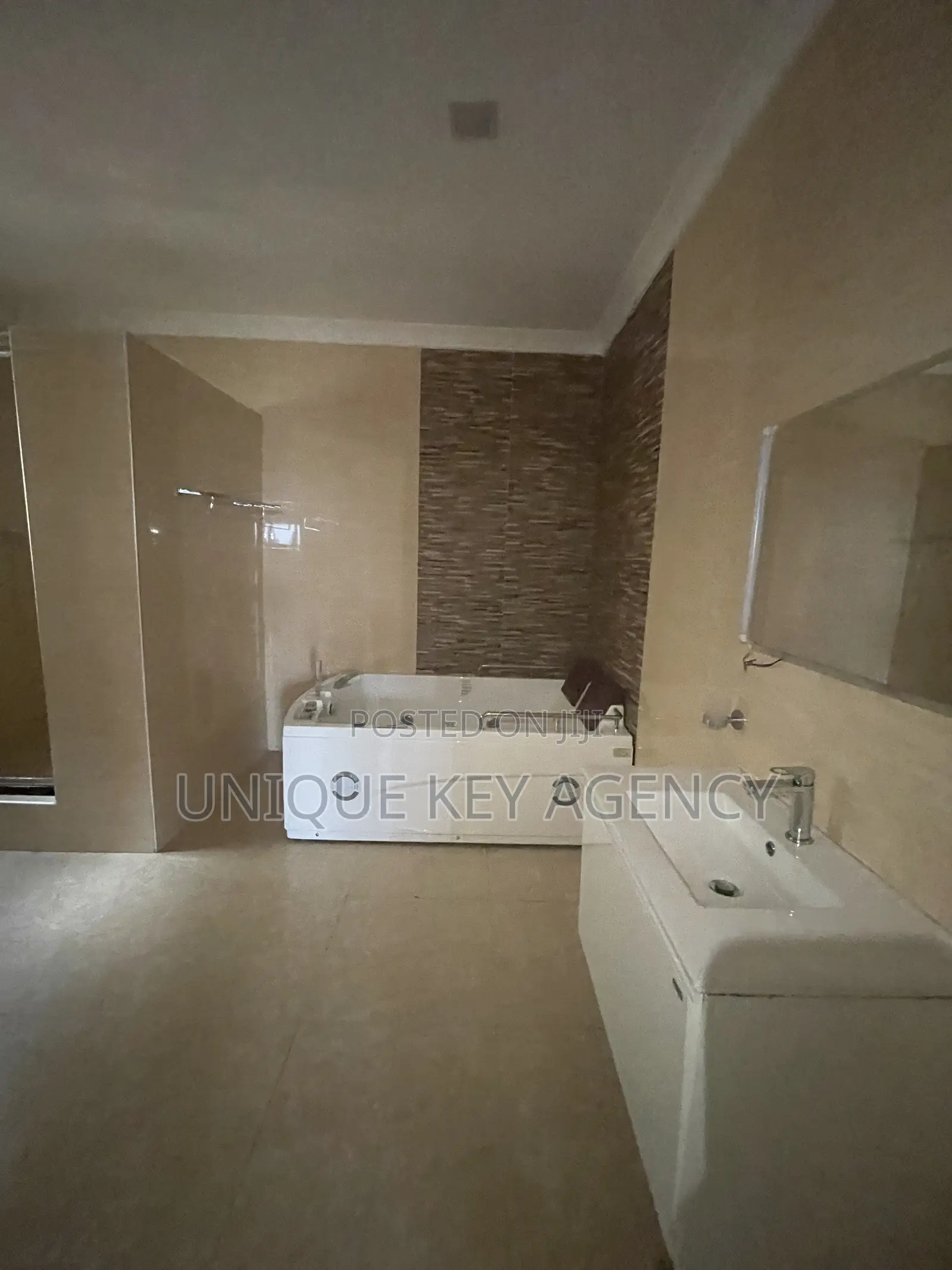 5bdrm House in Unique Key Agency, East Legon for rent