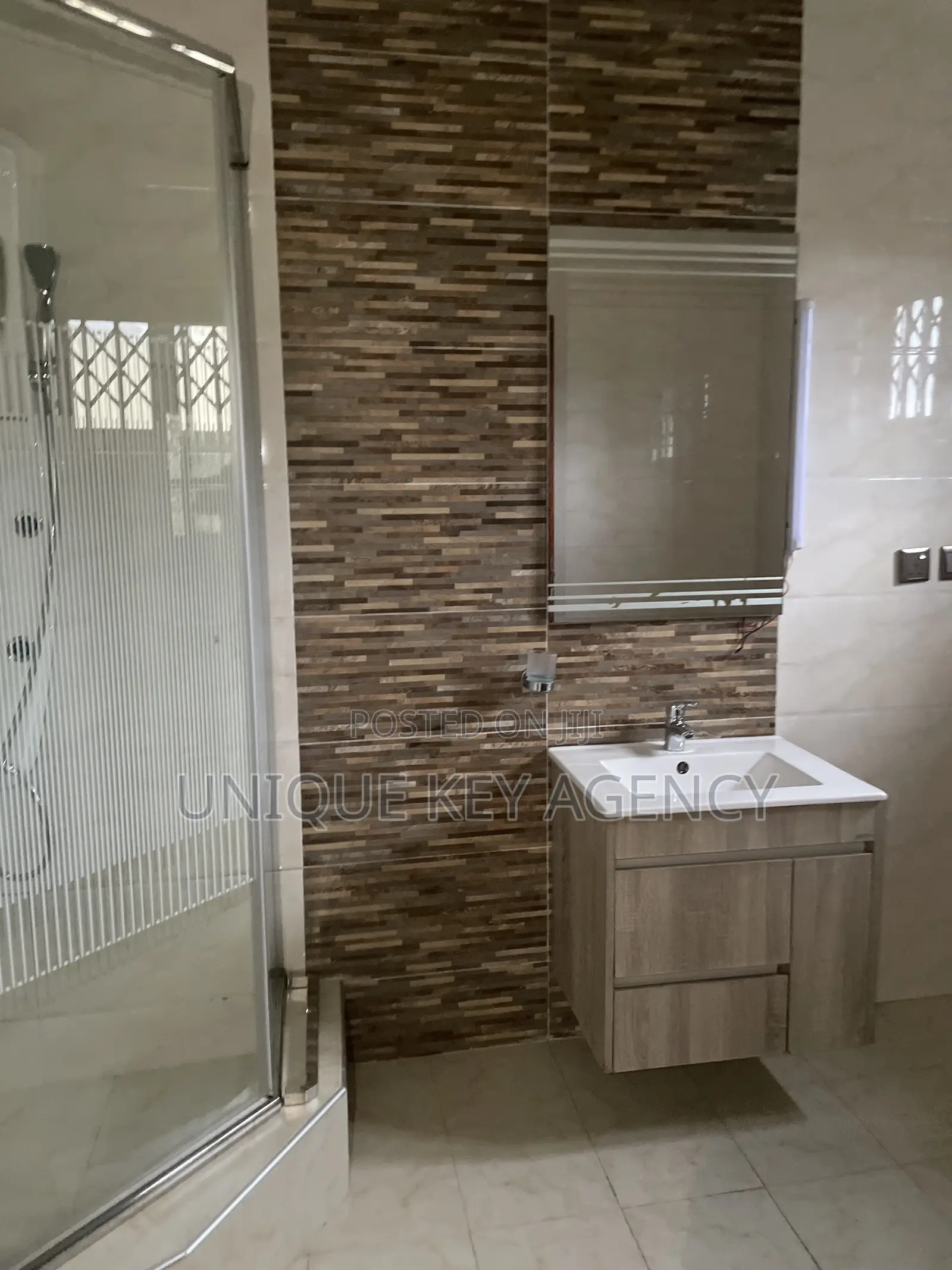5bdrm House in Unique Key Agency, East Legon for rent