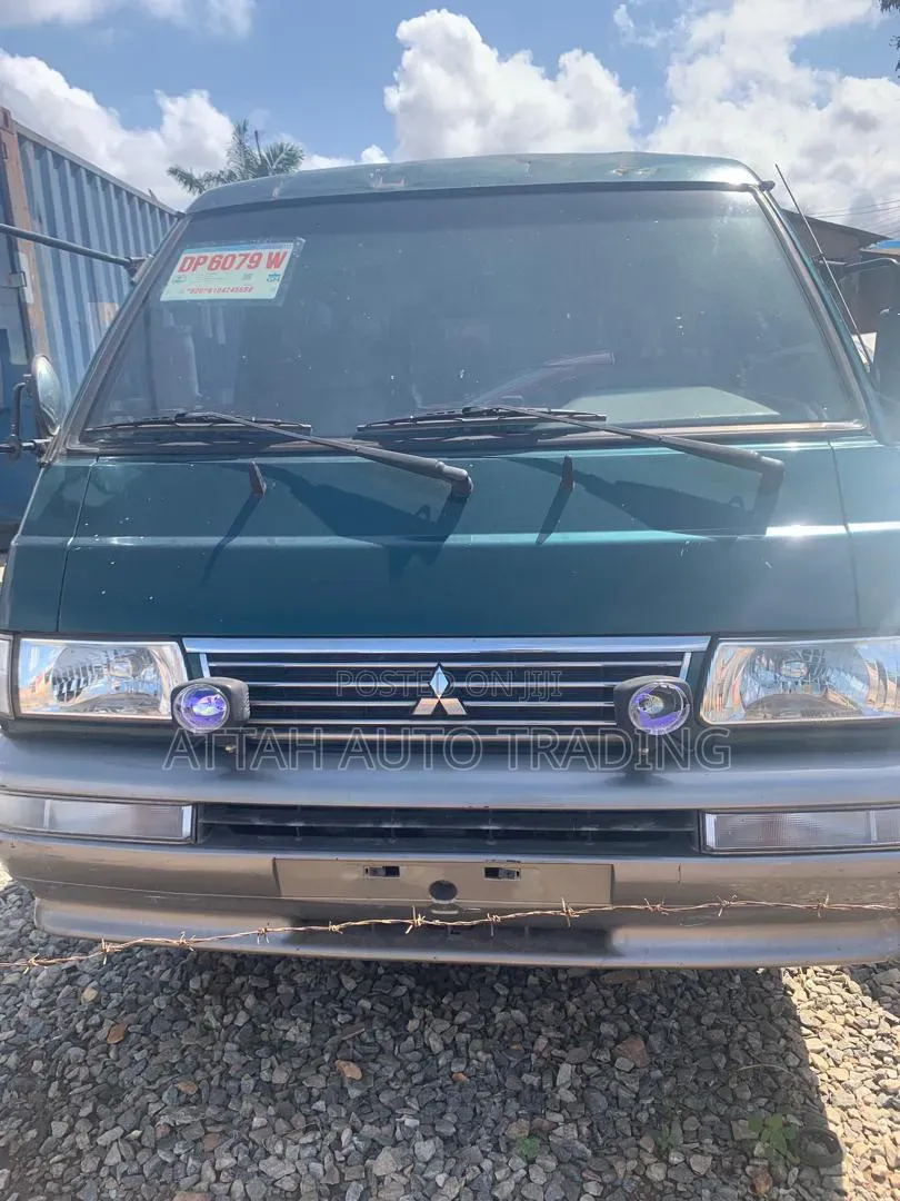 Mitsubishi L300 1999 Green