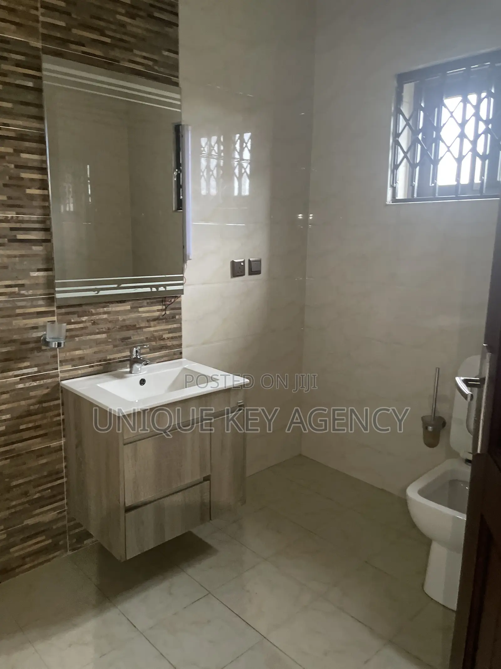 5bdrm House in Unique Key Agency, East Legon for rent