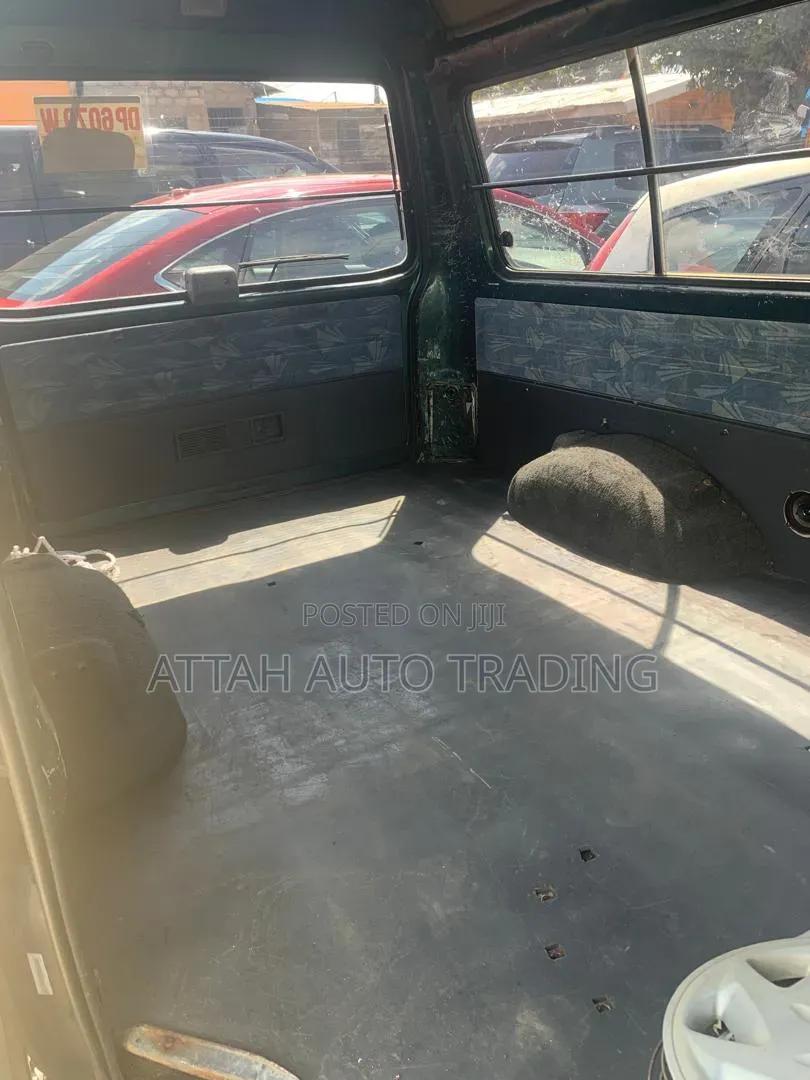 Mitsubishi L300 1999 Green