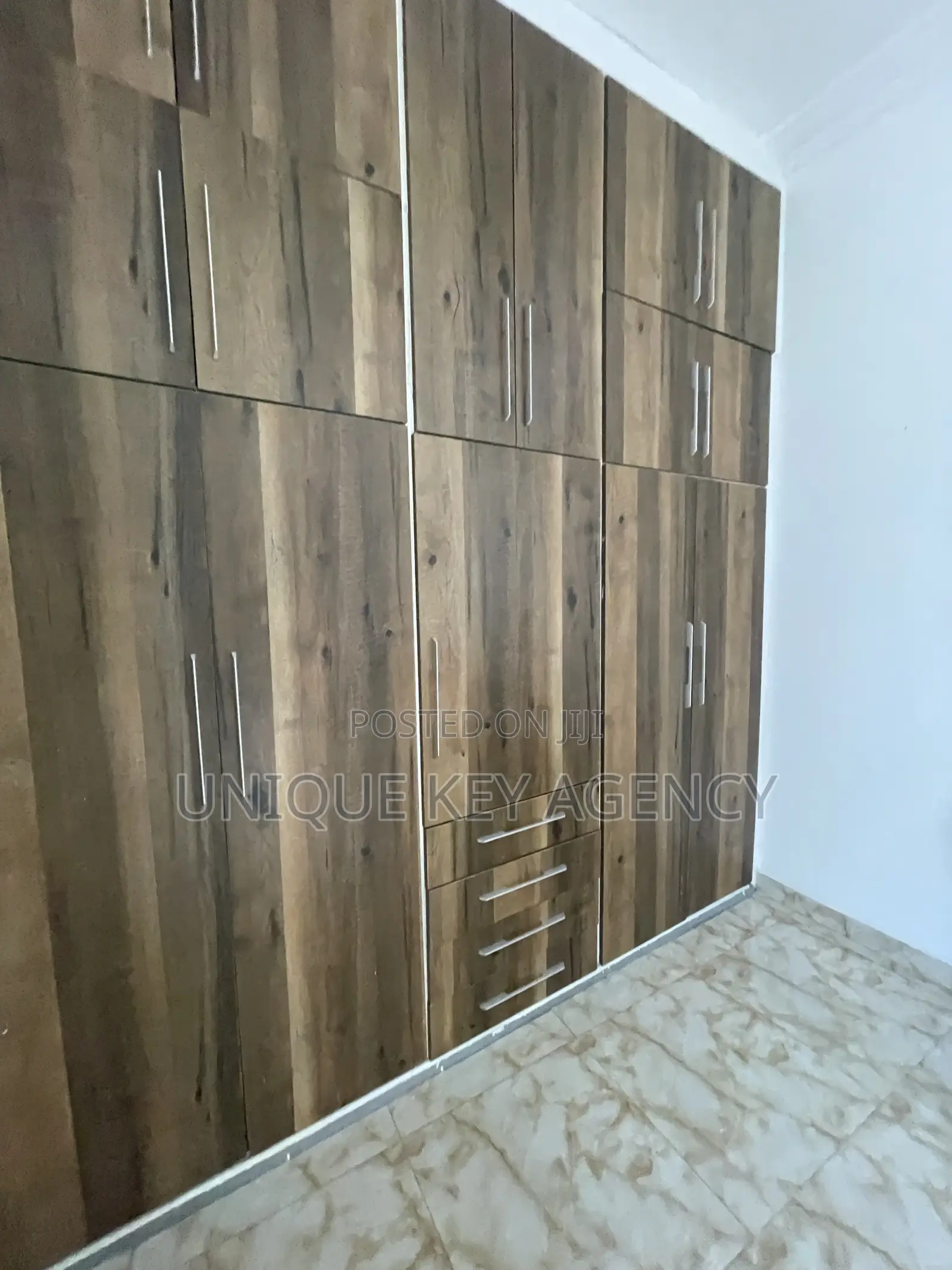Furnished 4bdrm Apartment in Unique Key Agency, Roman Ridge for rent