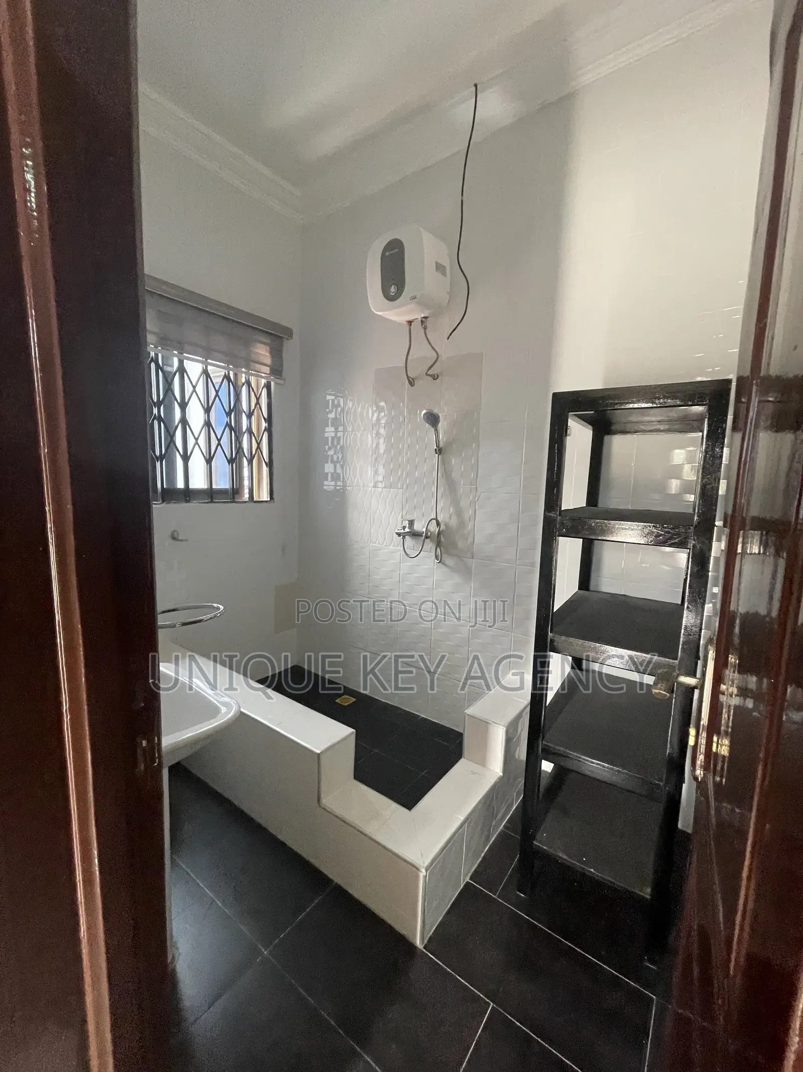 Furnished 4bdrm Apartment in Unique Key Agency, Roman Ridge for rent