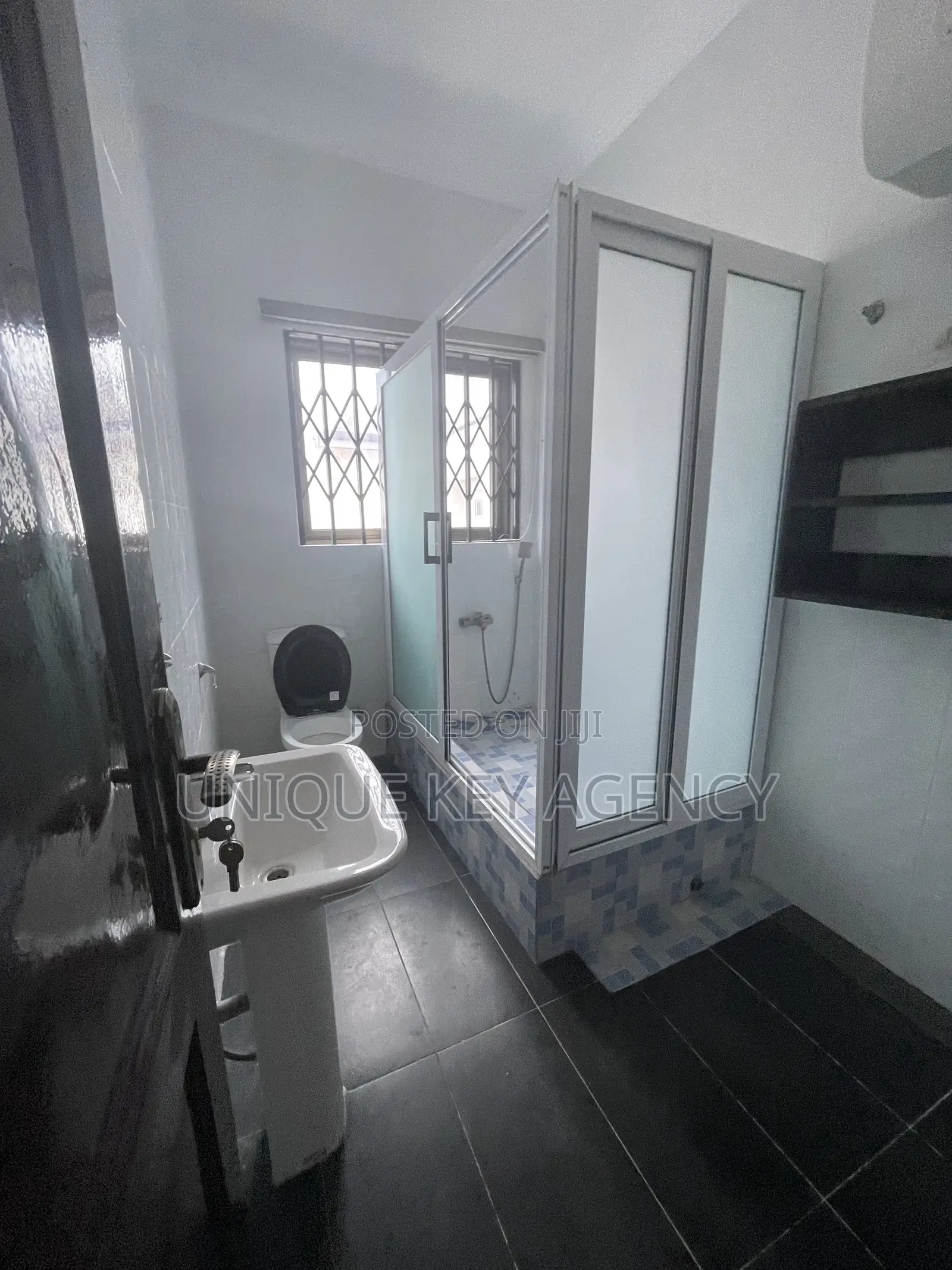Furnished 4bdrm Apartment in Unique Key Agency, Roman Ridge for rent