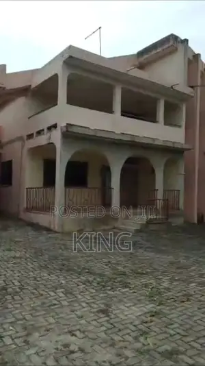 8bdrm Apartment in Ofankor for rent