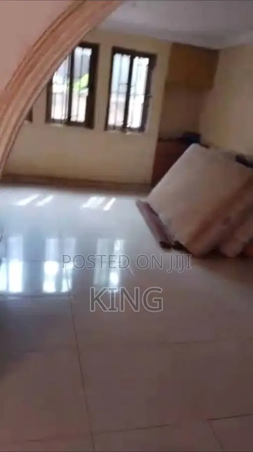 8bdrm Apartment in Ofankor for rent