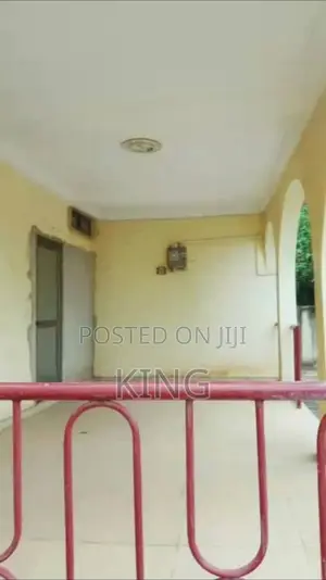8bdrm Apartment in Ofankor for rent