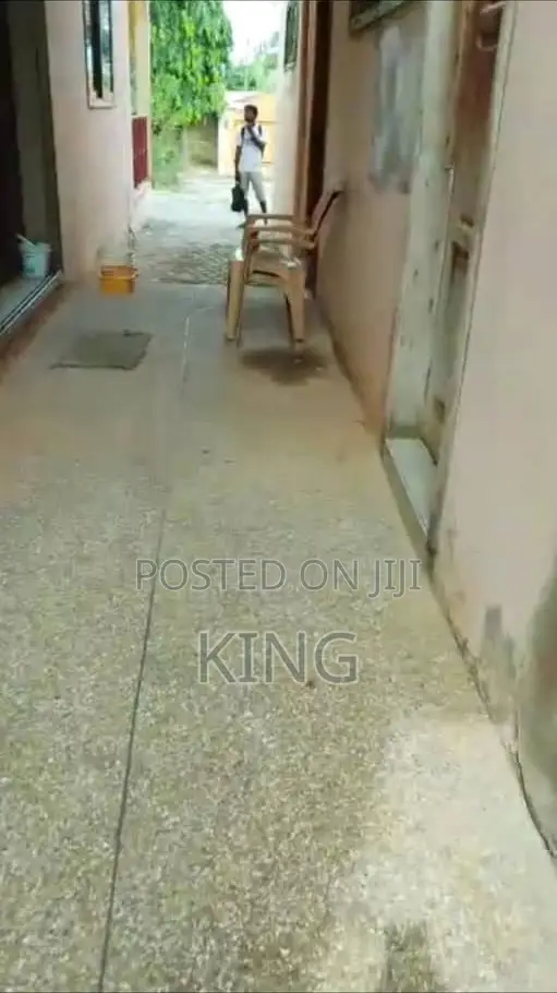 8bdrm Apartment in Ofankor for rent