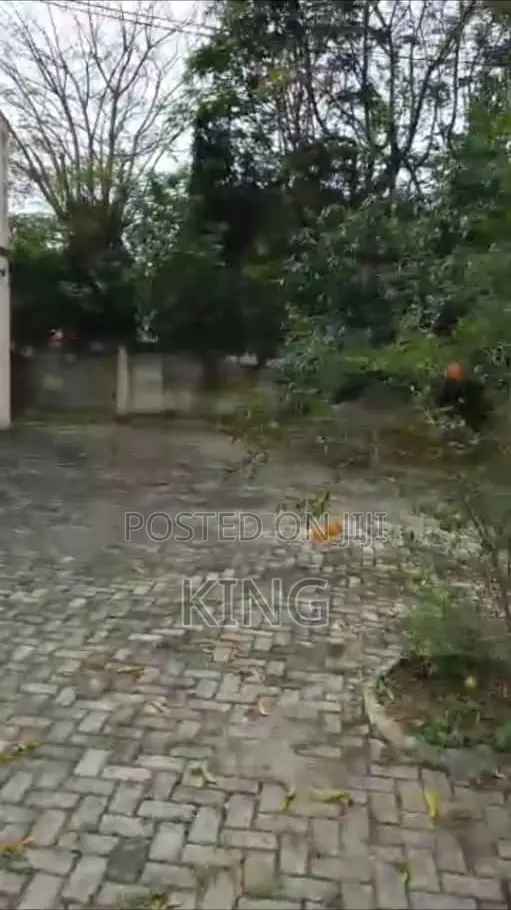 8bdrm Apartment in Ofankor for rent