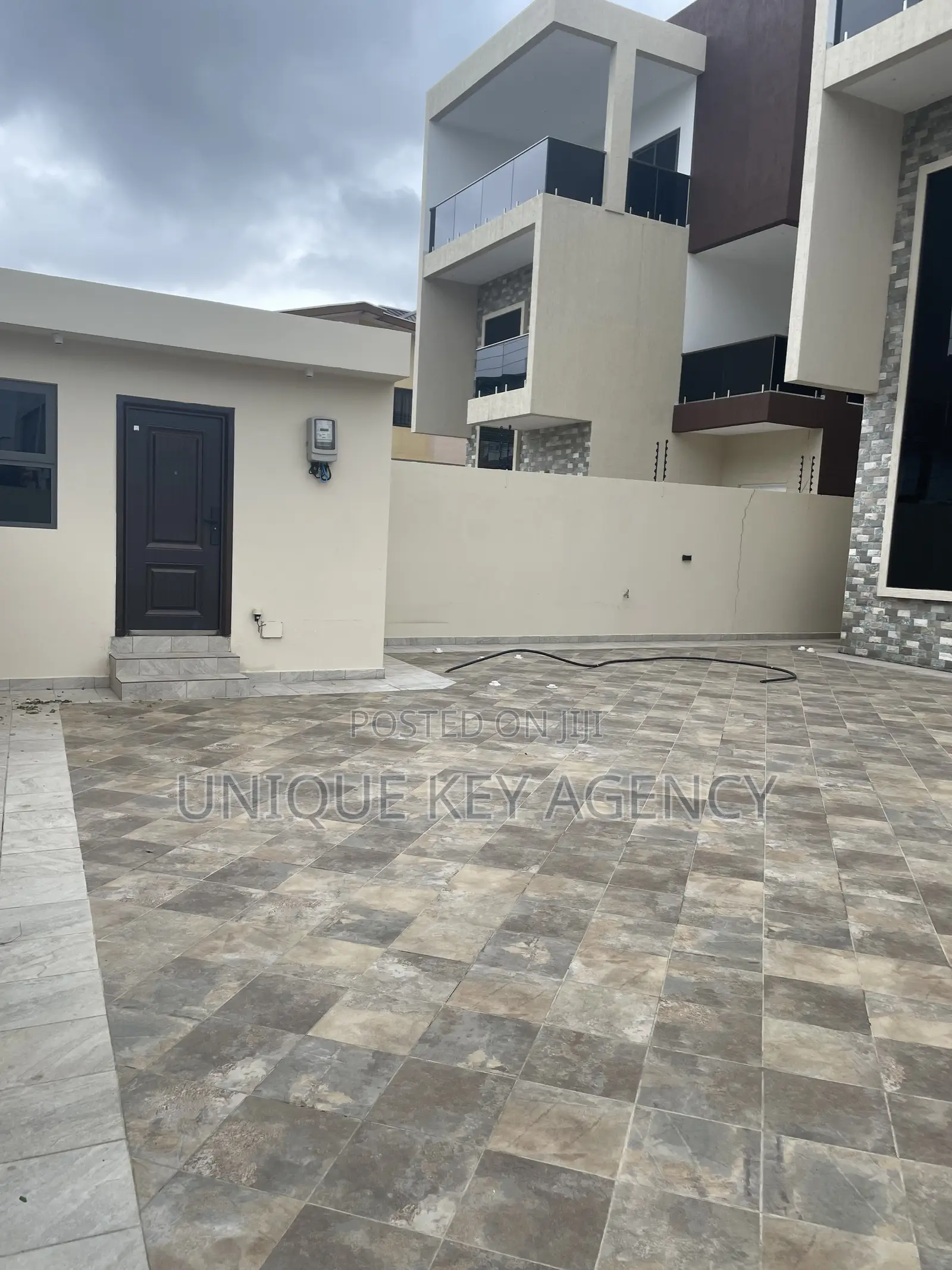 5bdrm House in Unique Key Agency, East Legon for rent