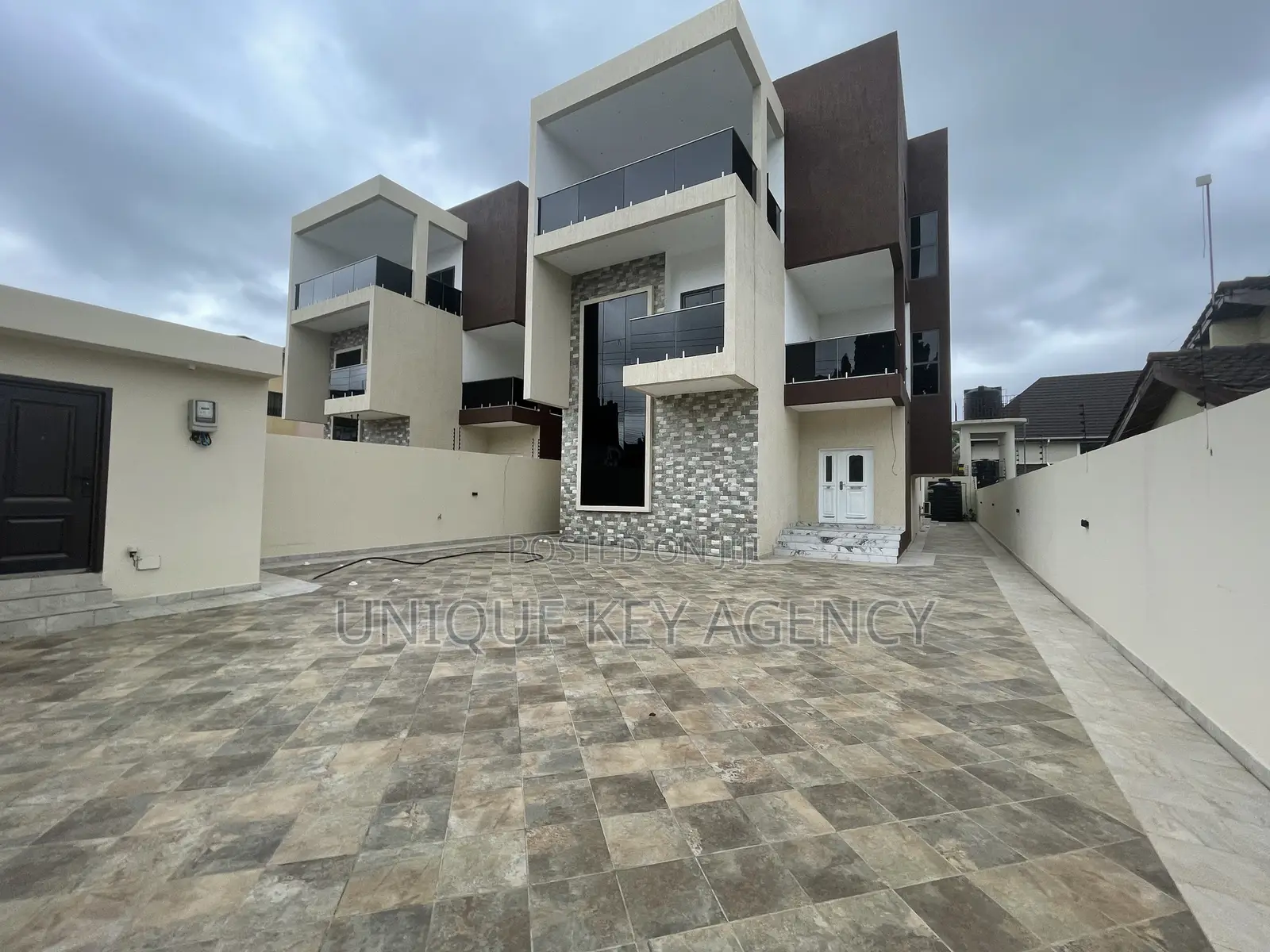 5bdrm House in Unique Key Agency, East Legon for rent