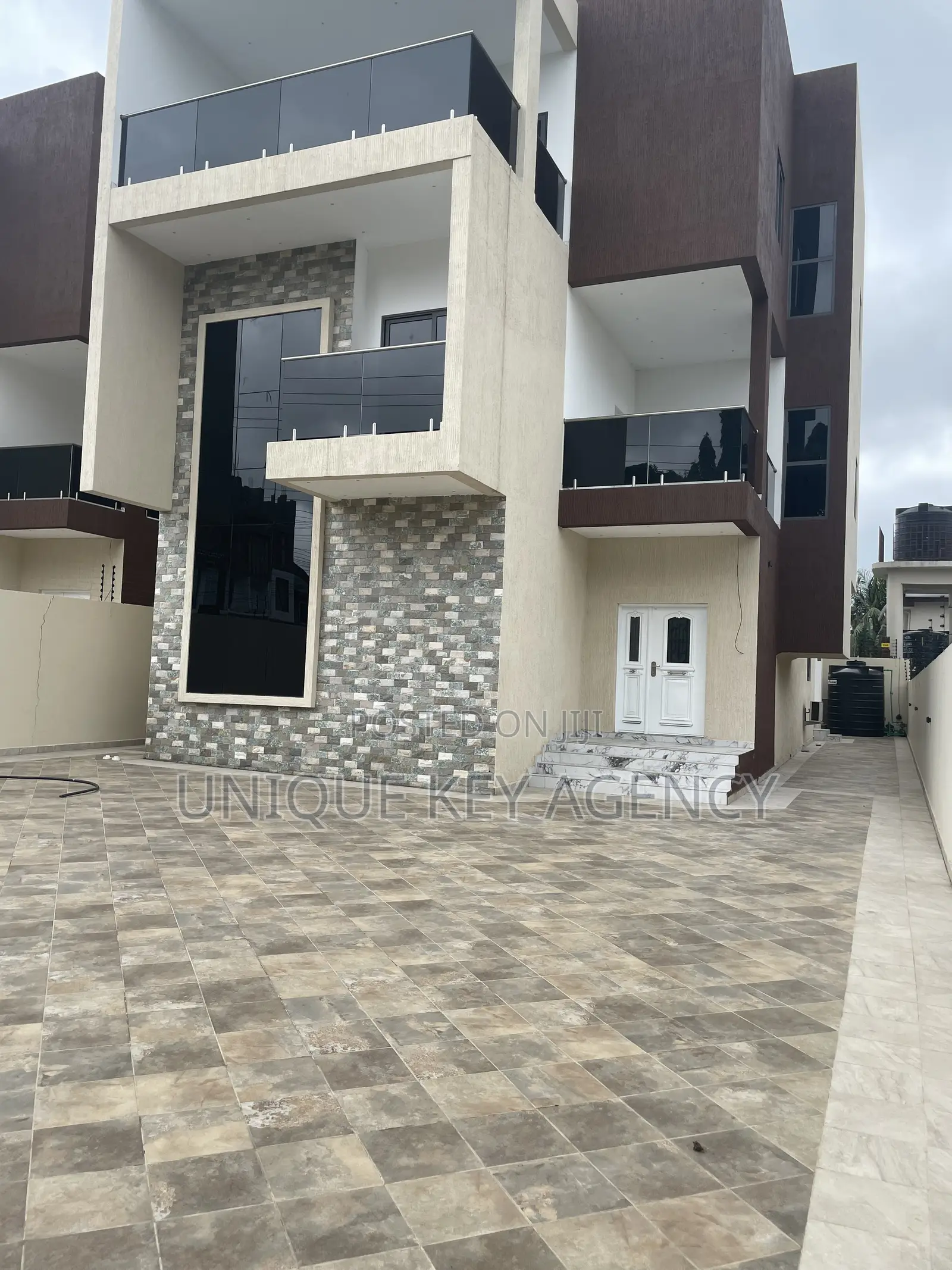 5bdrm House in Unique Key Agency, East Legon for rent