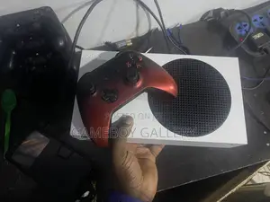 Xbox Series S 512gb, 4~6 Games, 1 Controller.
