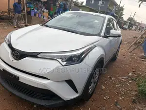 Toyota C-HR XLE FWD 2019 White