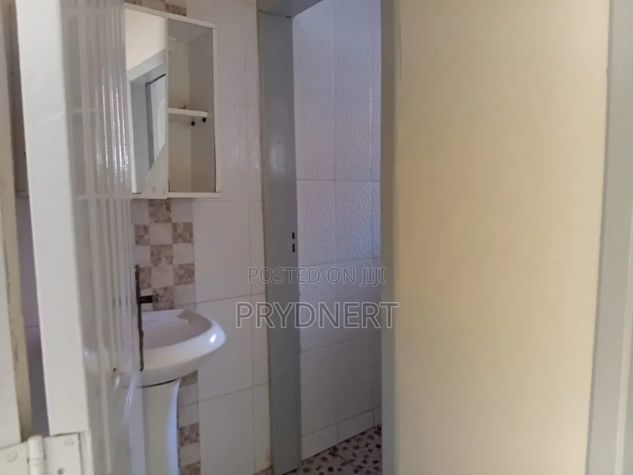 2bdrm Apartment in Savana, Community 25 for rent