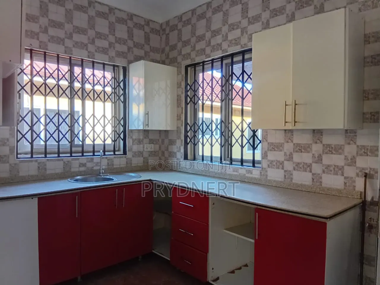 2bdrm Apartment in Savana, Community 25 for rent